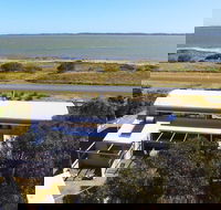 Coorong Aurora - Breathtaking Waterfront Escape - Australian Destinations
