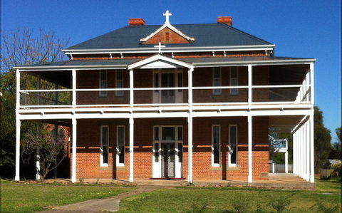 Eddy's Of Canowindra - Australian Destinations 0