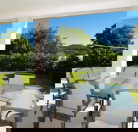 Fingal Bay Beach House - Australian Destinations