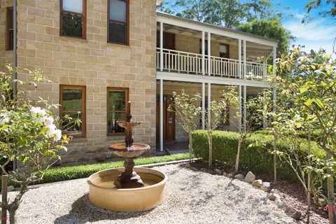 Le Chateau - Australian Destinations 0