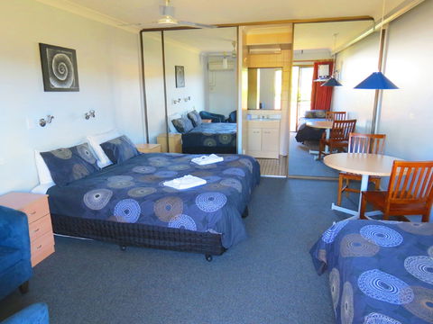 Sisleys Motel - Australian Destinations 0