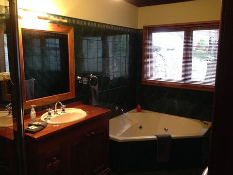 Studio Cottages Romantic Hideaway - Australian Destinations 1