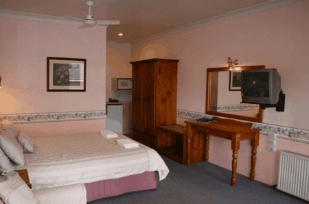 New England Motor Inn - Australian Destinations 1