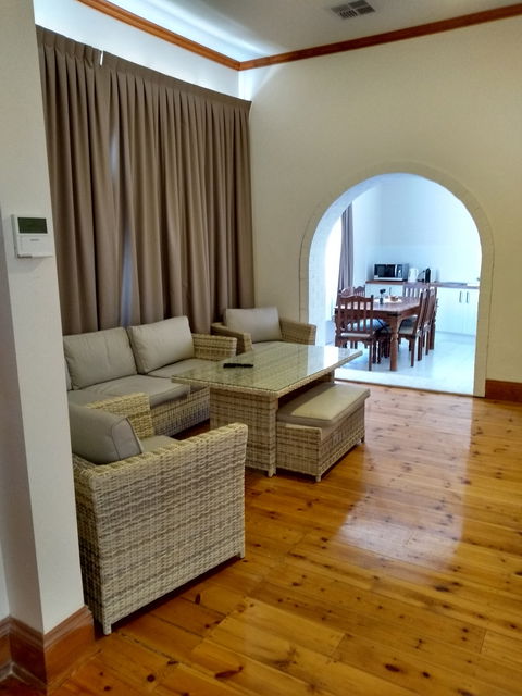Adelaide Hills Birdwood Cottage - Australian Destinations 0