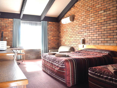 All Travellers Motor Inn - Australian Destinations 1