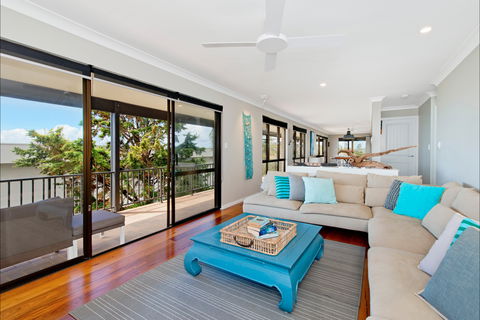 Apricari - Australian Destinations 0