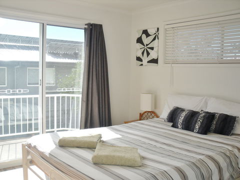 Beachcomber Apartments - Australian Destinations 1