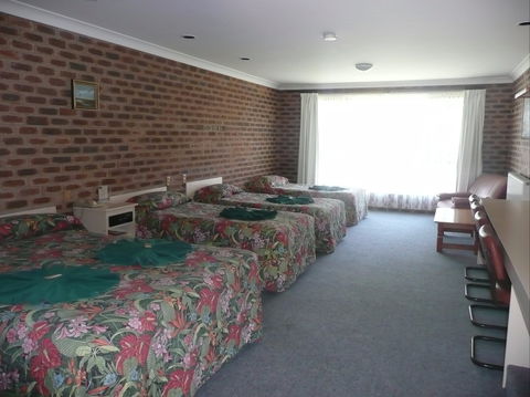 Big Trout Motor Inn - Australian Destinations 2