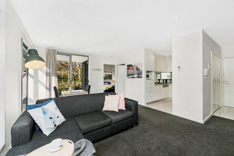 Canberra Furnished Accommodation - Australian Destinations 0