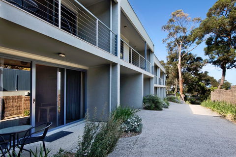 Chatby Lane Lorne - Australian Destinations 1
