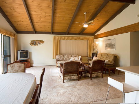 Chisholm Heights CBD Accommodation - Australian Destinations 0