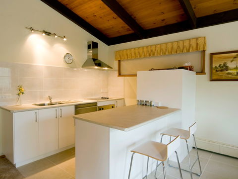 Chisholm Heights CBD Accommodation - Australian Destinations 2