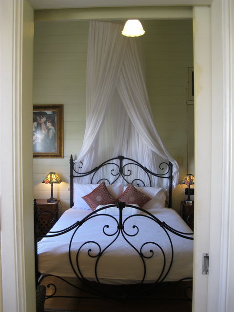 Classique Bed And Breakfast - Australian Destinations 1