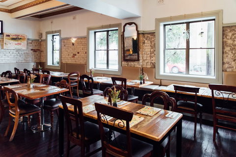 Commonwealth Hotel - Australian Destinations 0