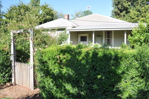 Honeysuckle Cottage - Australian Destinations 2