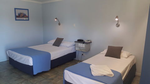 Queens Beach Hotel - Australian Destinations 0