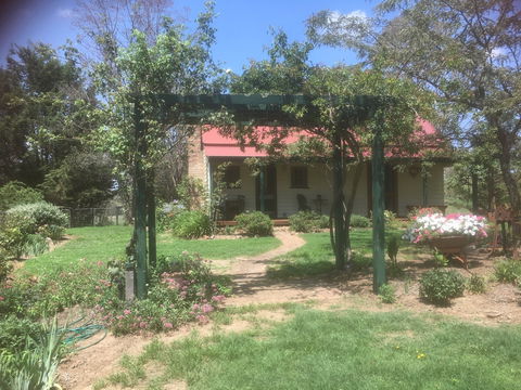 Red Hill Cottage - Australian Destinations 1