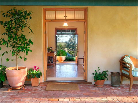 Seppeltsfield Vineyard Cottage - Australian Destinations 1