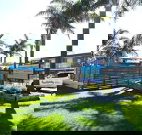 Surfside Holiday Apartments - Australian Destinations