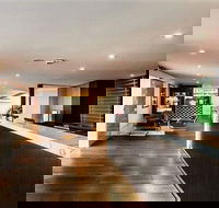 The Waverley International Hotel - Australian Destinations