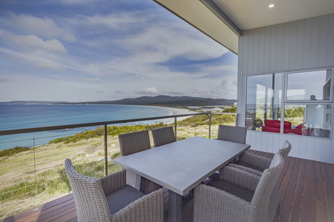 Tranquility Bay Of Fires - Australian Destinations 0