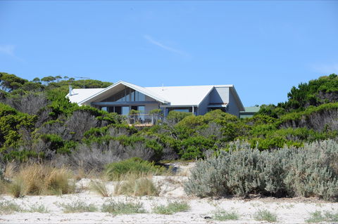 Cassini Beach House - Australian Destinations 0