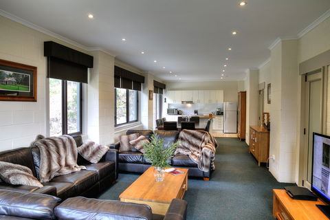 Cedarwood Apartments - Australian Destinations 0