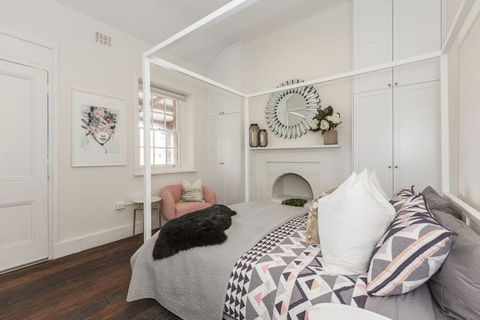 Landmark 1850s Family Fremantle Home - Australian Destinations 1