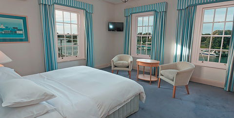 Oscars Waterfront Boutique Hotel - Australian Destinations 1