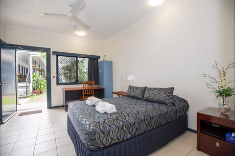 Palm Island Motel - Australian Destinations 1