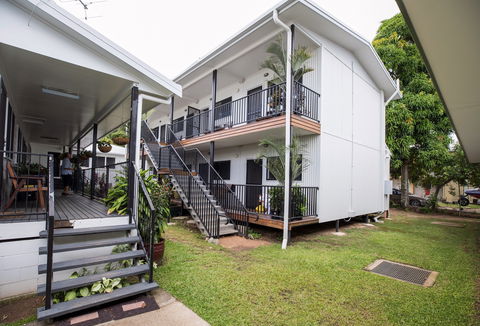 Palm Island Motel - Australian Destinations 2