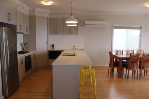 Pelican Place - Australian Destinations 0