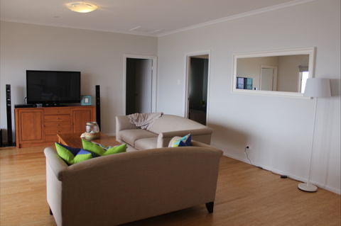 Pelican Place - Australian Destinations 2