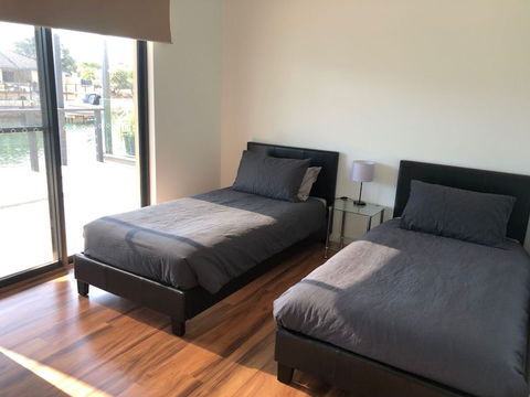 Port Bouvard Retreat - Large Family Friendly Canal Home With Private Jetty - Australian Destinations 2