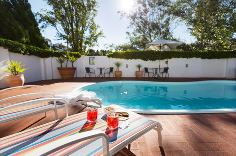 Ramada By Wyndham Diplomat Canberra - Australian Destinations 1