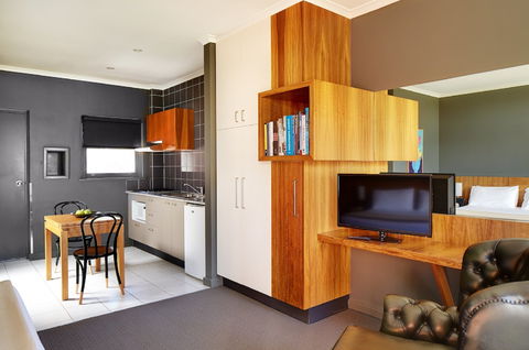 Riverview Hotel - Australian Destinations 1