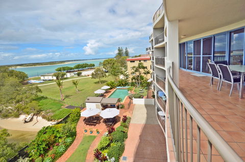 Sails Resort On Golden Beach - Australian Destinations 1