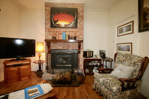 Tenterfield Luxury Historic Cottage - Australian Destinations 2