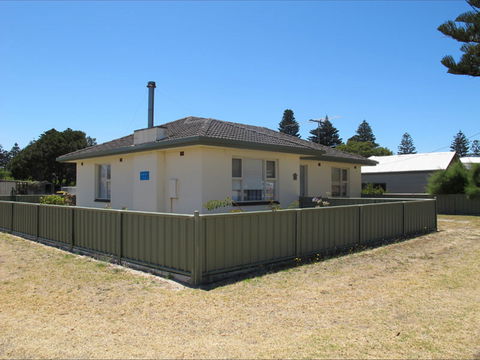 Walters Holiday Home - Australian Destinations 0