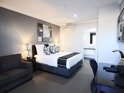 Aastro Dish Motor Inn - Australian Destinations 2