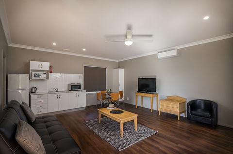Akuna Motor Inn - Australian Destinations 0