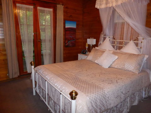 Aldgate Lodge Bed & Breakfast - Australian Destinations 1