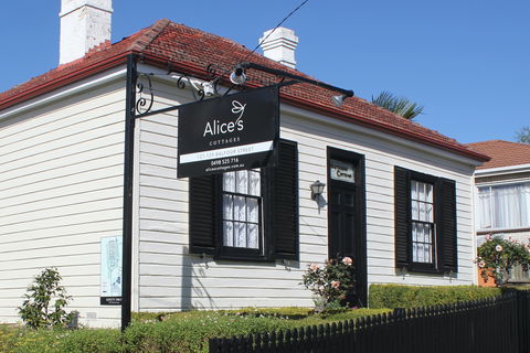 Alice's Cottages - Australian Destinations 0