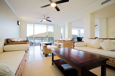 At Blue Horizon Resort - Australian Destinations 2
