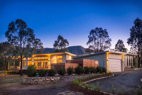 Blue  Cliff Retreat - Australian Destinations 0