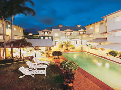 Cairns Queens Court - Australian Destinations 2