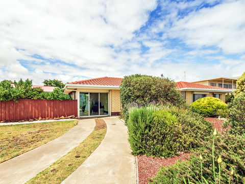 Century 21 SouthCoast: Sun And Sea - Australian Destinations 1
