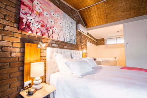 Farnham Court Motel - Australian Destinations 0