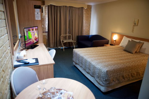 Forest Lodge Motor Inn And Restaurant - Australian Destinations 2