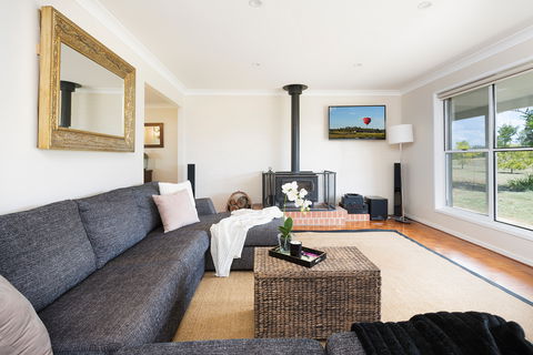 Hillcrest House - Australian Destinations 1